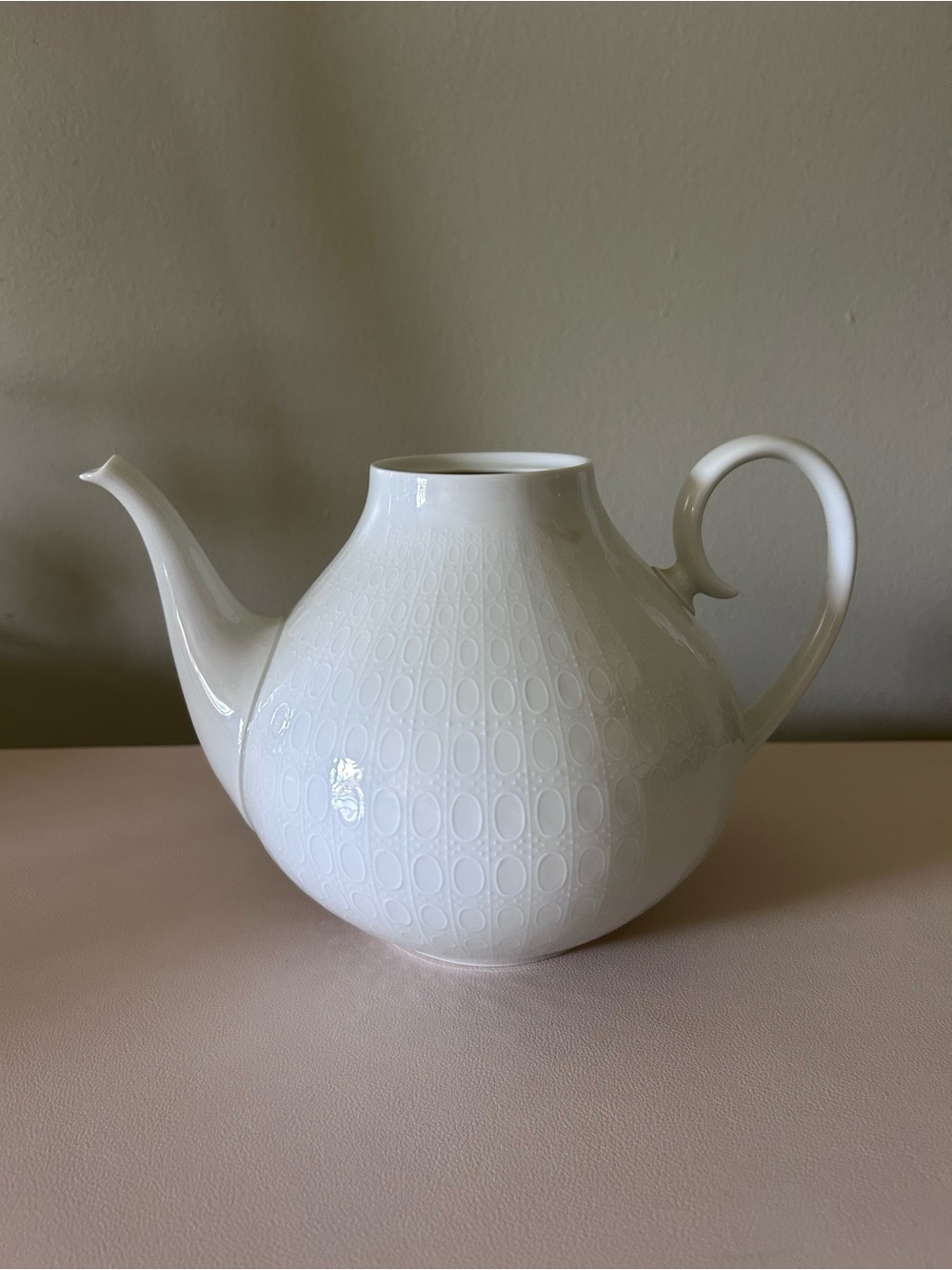 ROSENTHAL Studio Line “Romance” White Teapot by Bjorn Wiinblad Germany NO LID!!!